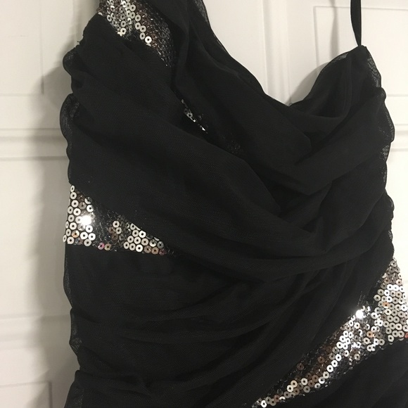 Little Black Dress (One Shoulder) - Picture 3 of 6